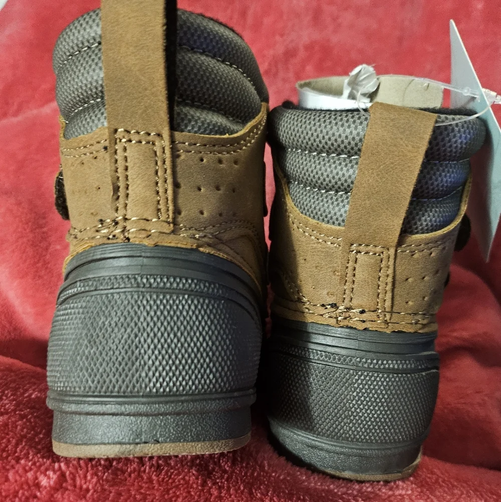 Size 7- Magellan Outdoors Toddlers' All‎ Weather Duck Boots